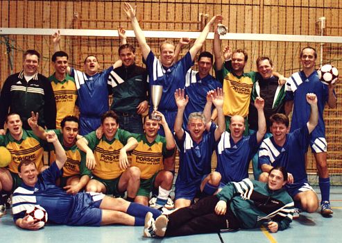 Die Siegerteams der Senioren und Herren des ASV Hegge am 14.02.2001.